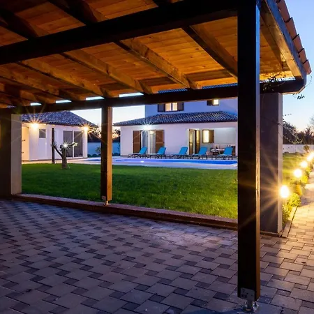 Alba Pula Villa *