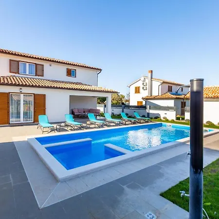 Alba Pula Villa