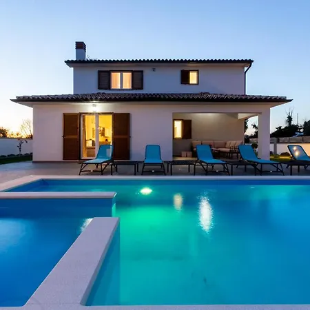 Alba Pula Villa *