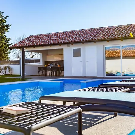 Alba Pula Villa